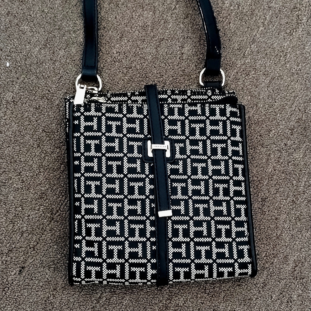 Tommy Hilfiger crossbody purse